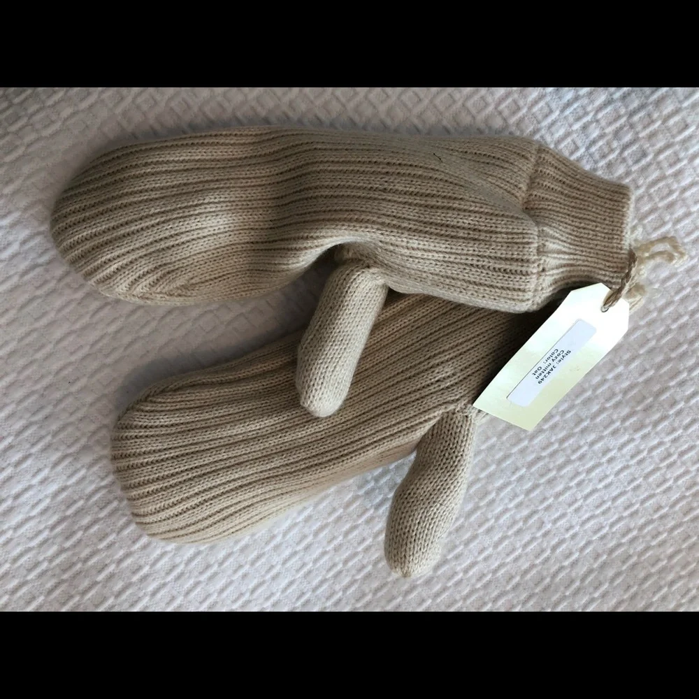NWT Hat Attack Cozy Mittens Gloves